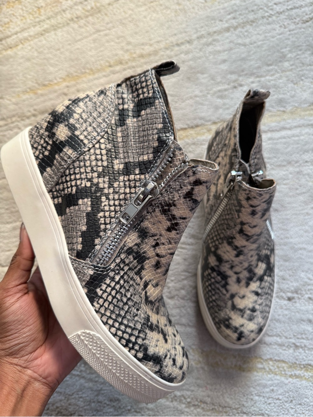 Steve Madden Wedgie Snakeskin Print Zip High-Top Sneakers Size 7M